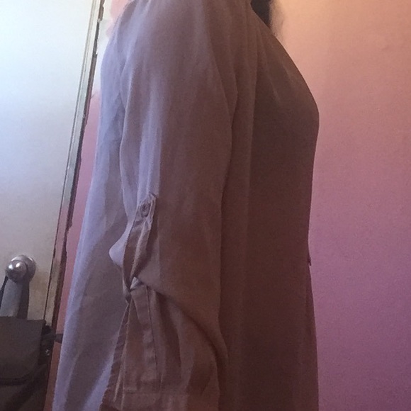 A blouse - Picture 2 of 3